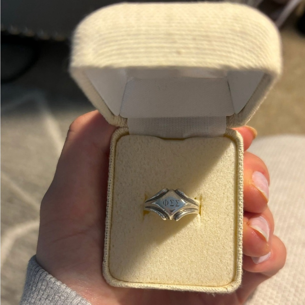Phi Sigma Sigma Ring - image 1